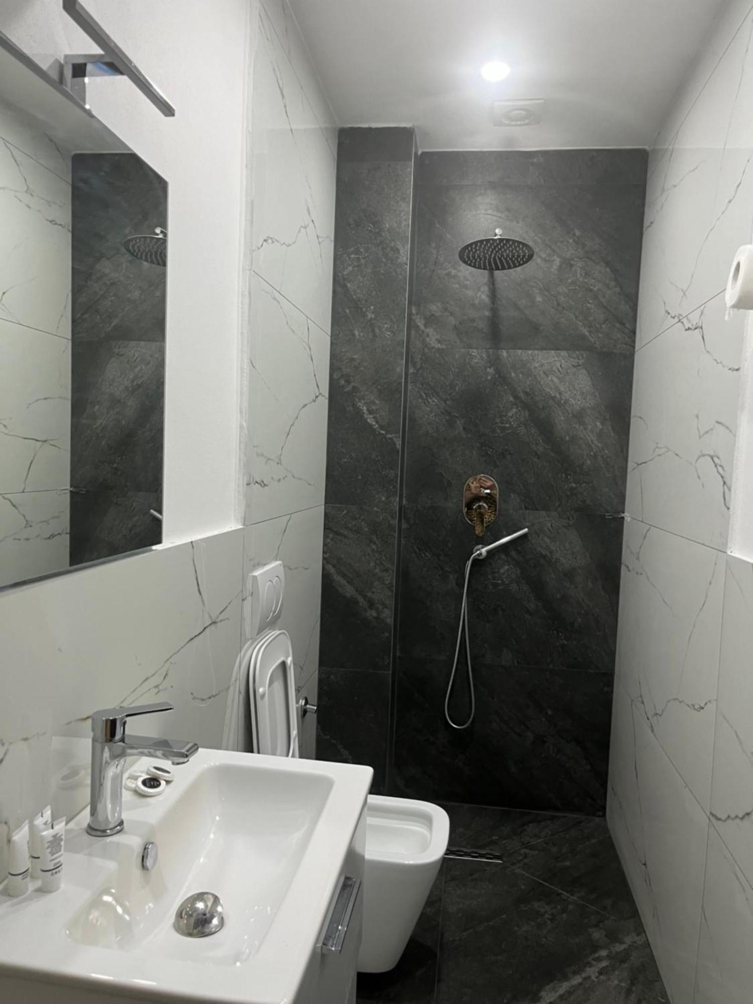Hotel Luli City Center Дуррес Экстерьер фото