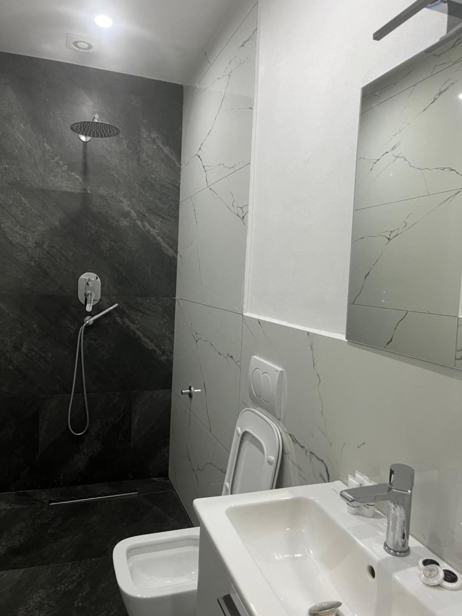 Hotel Luli City Center Дуррес Экстерьер фото